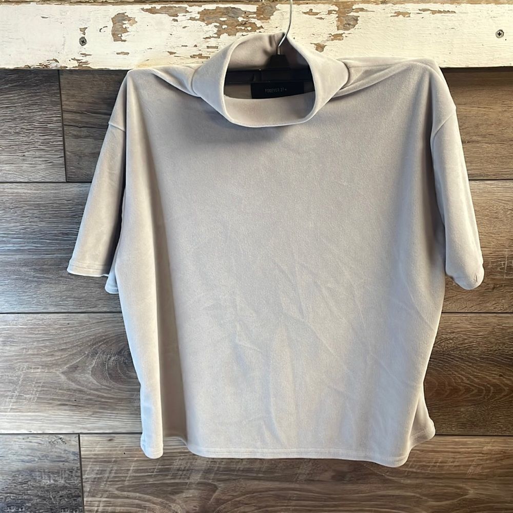 Forever 21 Juniors Gray Top, high neck size 1X